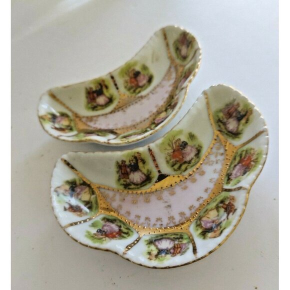 Vintage Crescent Shaped Pair of Victorian Style Side Dishes(Courting Couple) - Picture 4 of 12